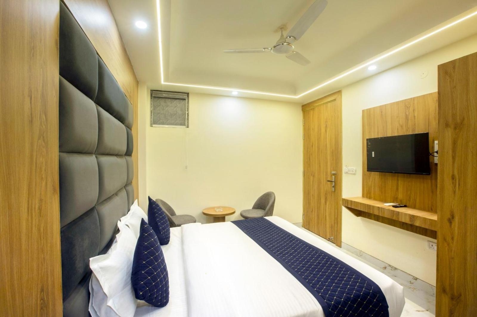 Hotel Luxe Manor Near Delhi Airport 뉴델리 외부 사진