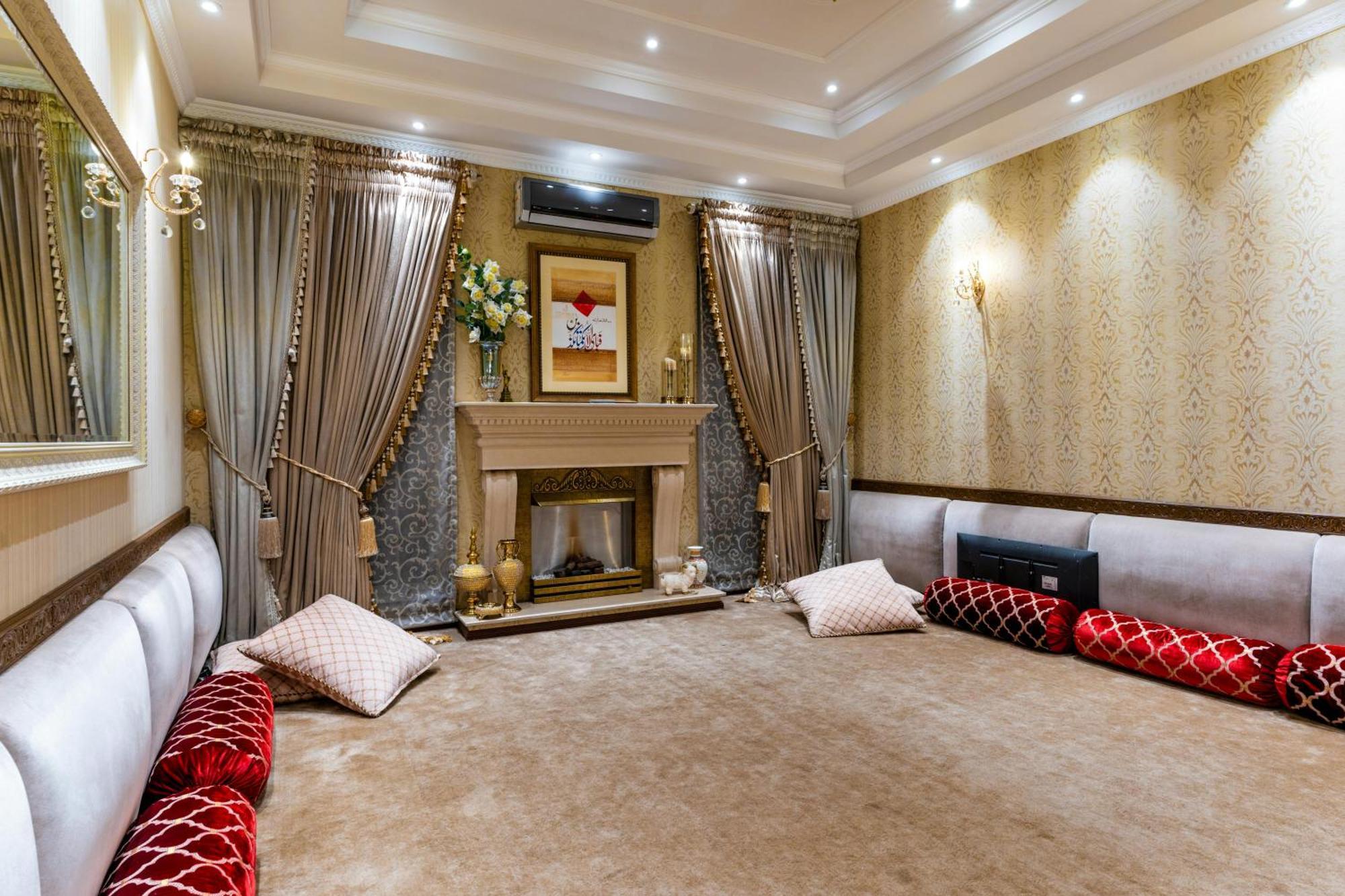 Hotel Luxe Manor Near Delhi Airport 뉴델리 외부 사진