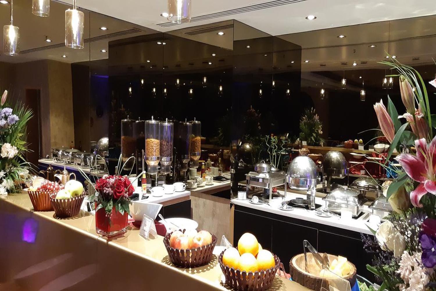 Hotel Luxe Manor Near Delhi Airport 뉴델리 외부 사진