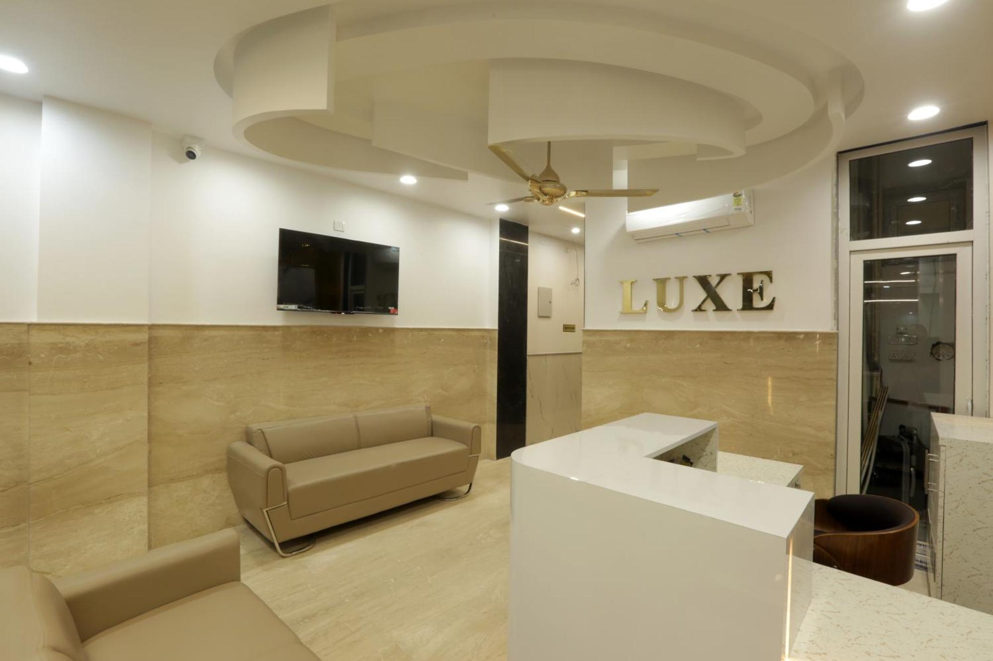Hotel Luxe Manor Near Delhi Airport 뉴델리 외부 사진