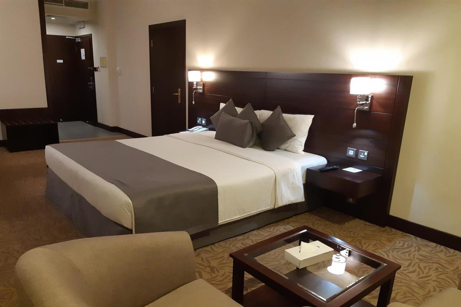 Hotel Luxe Manor Near Delhi Airport 뉴델리 외부 사진