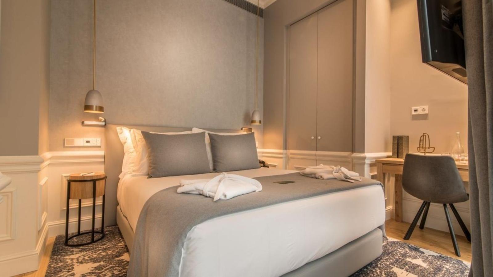Hotel Luxe Manor Near Delhi Airport 뉴델리 외부 사진